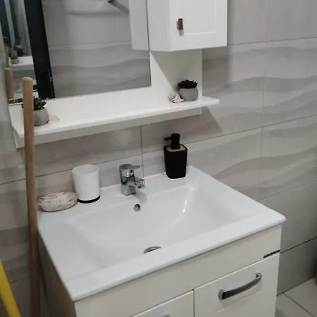 With Free Parking - Center Apartment *