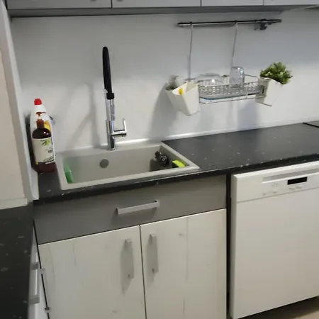 With Free Parking - Center Apartment