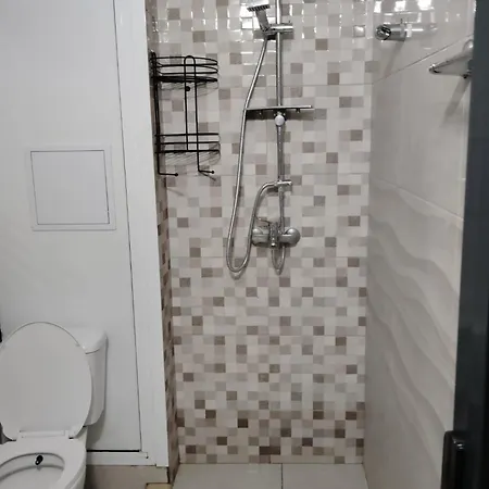 With Free Parking - Center Apartment