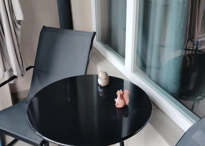 With Free Parking - Center Apartment