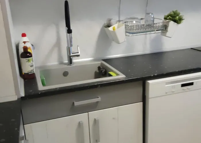 With Free Parking - Center Apartment